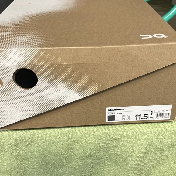 On could cloud nova black with white soles - Picture 2 of 3